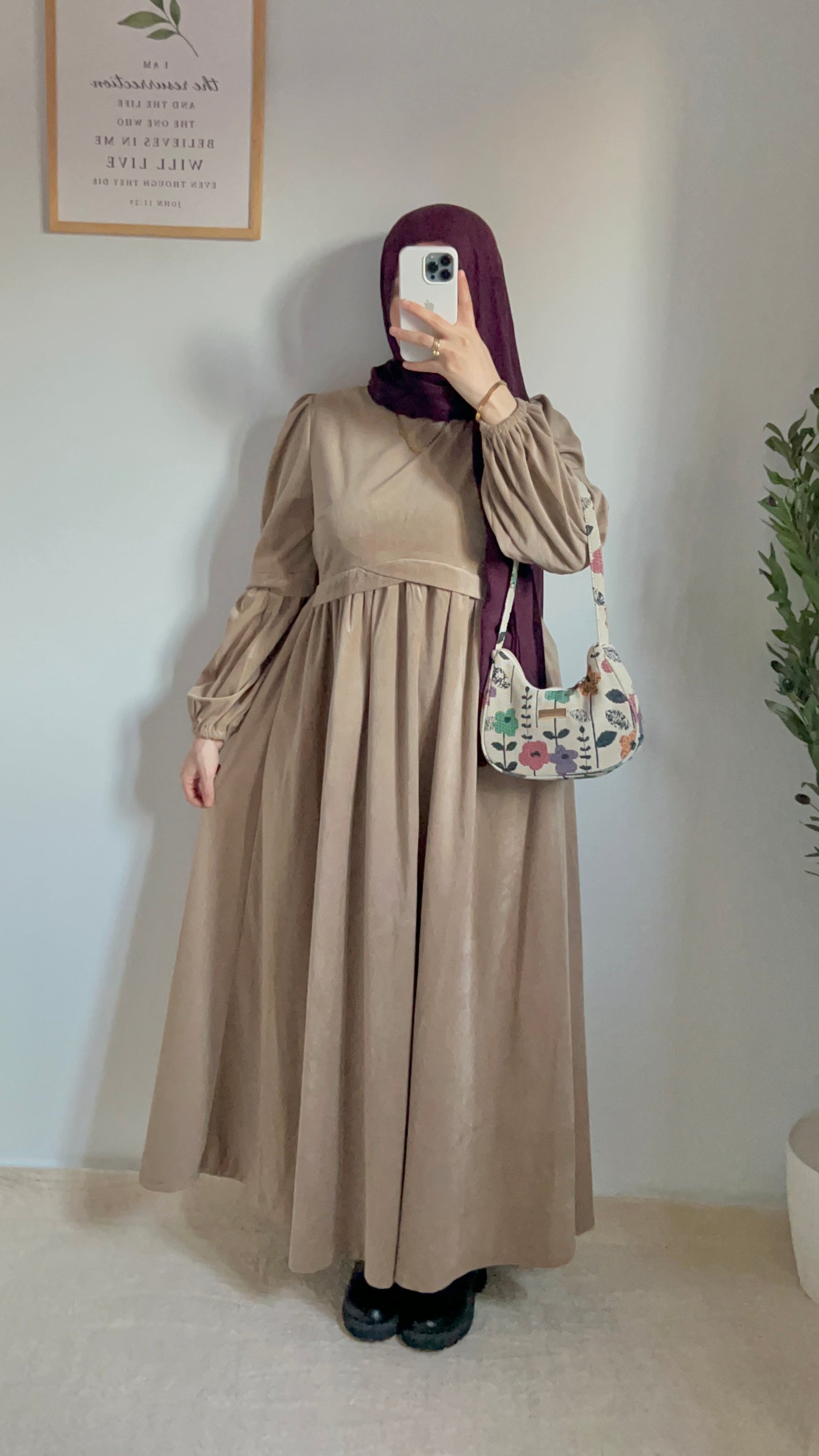 Ruya Velvet Dress - Beige