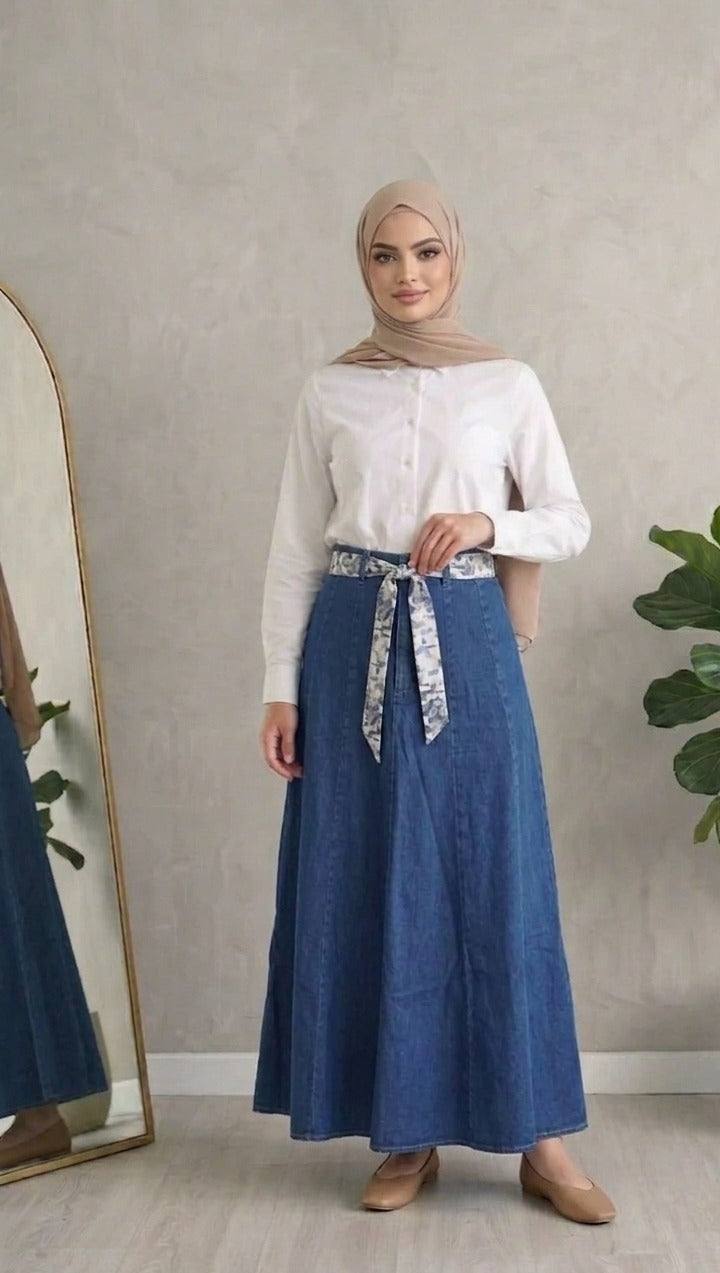 Dark denim skirt with belt