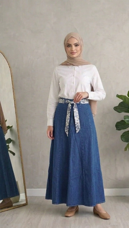 Dark denim skirt with belt